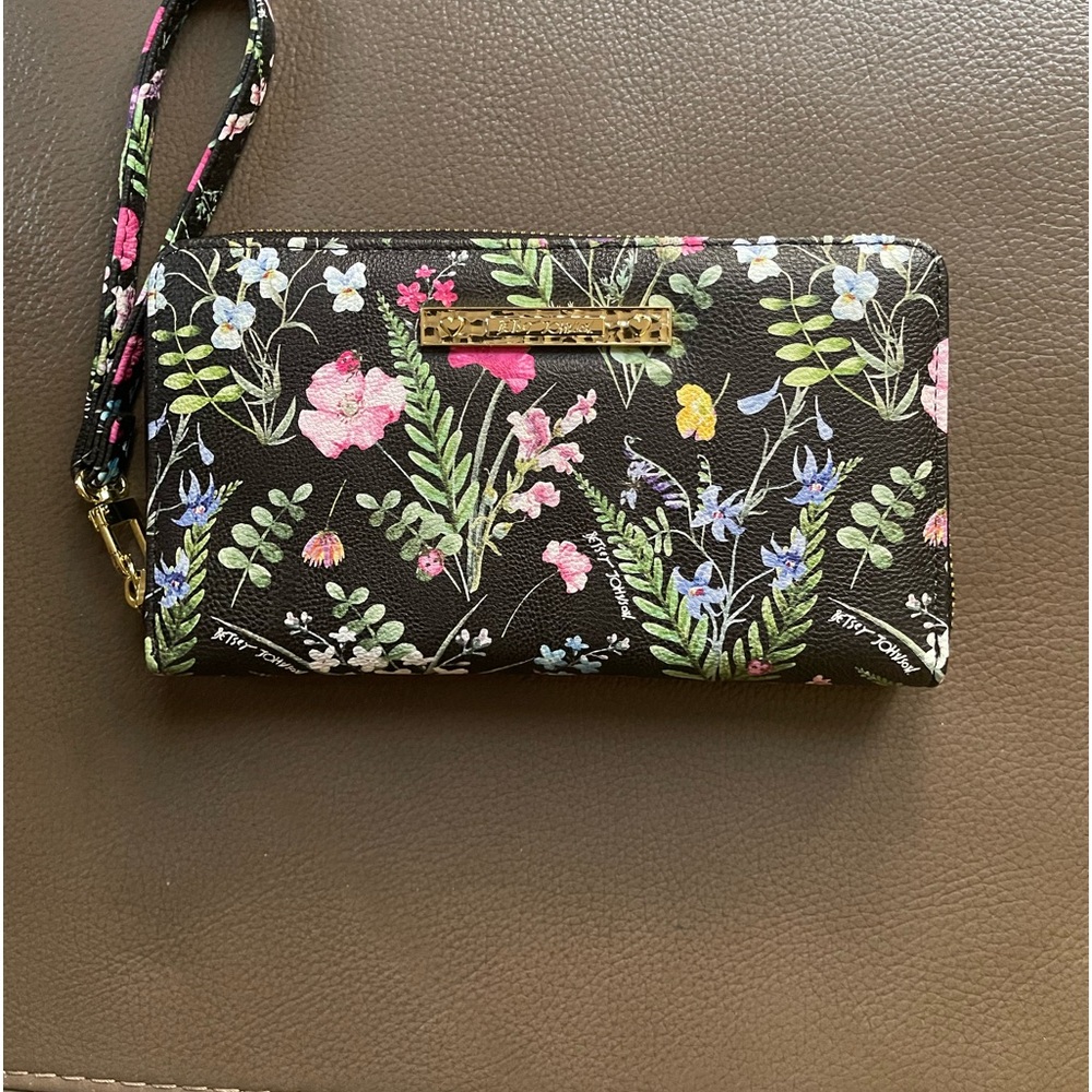 Betsey Johnson Floral Wreslett Wallet